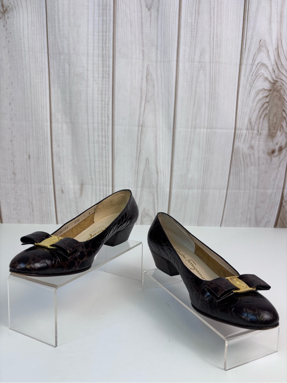 Vintage Salvatore Ferragamo Croc-Embossed Leather Vara Bow Pumps Brown Sz 7B - Picture 3 of 15